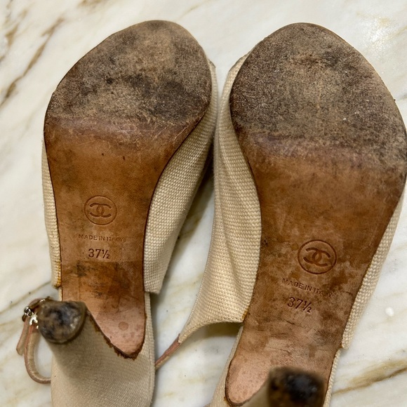 CHANEL cream canvas pumps size 37.5 - Picture 4 of 4